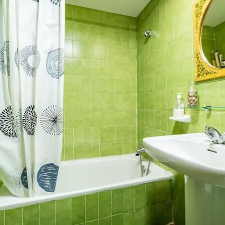 Mare Nostrum Junto A La Marina *