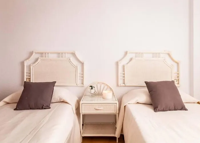 Mare Nostrum Junto A La Marina